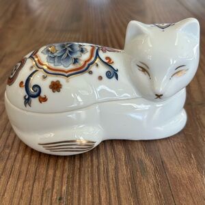Elizabeth Arden Chinoiserie Collection Porcelain Cat Candle